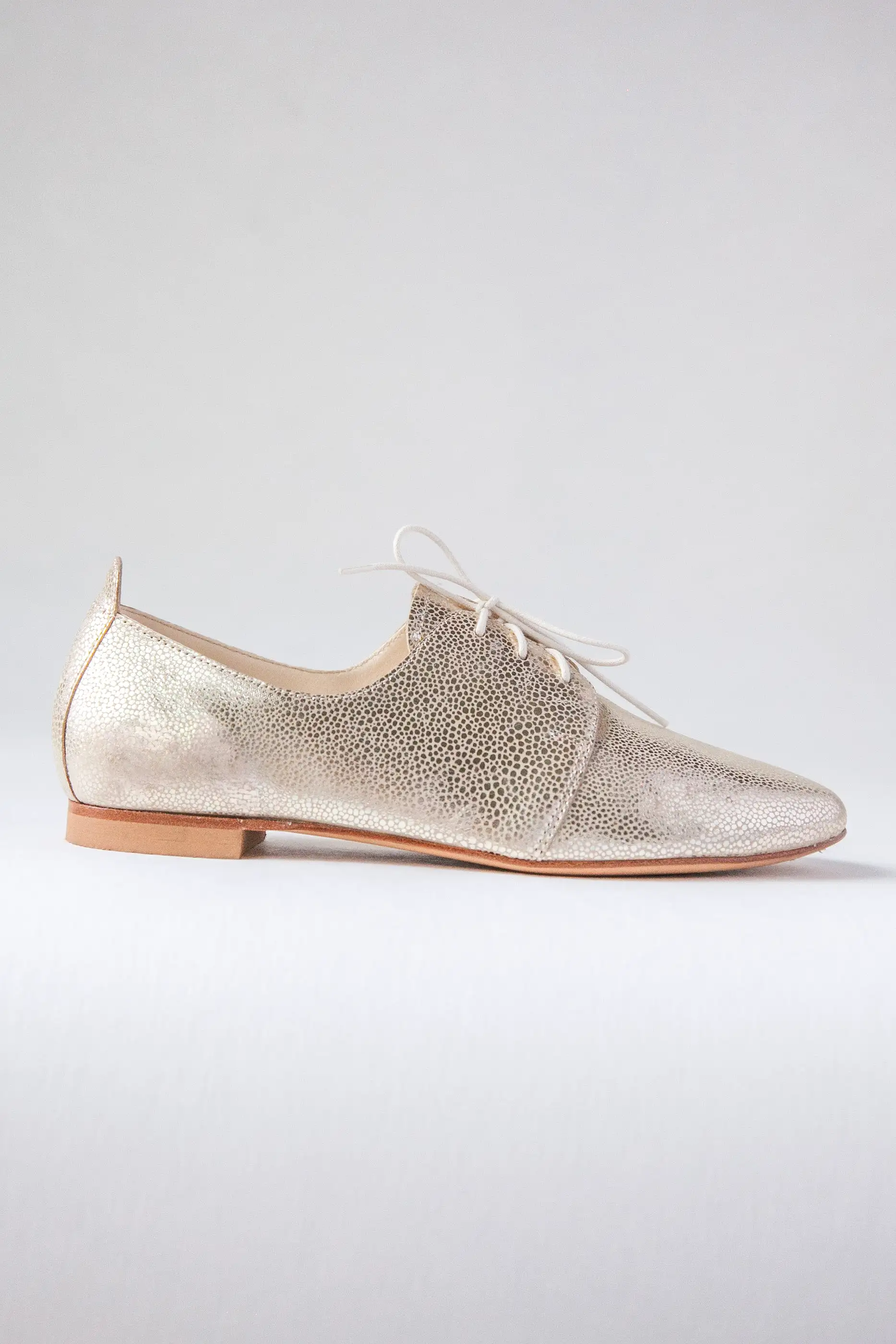 AMIRA Oxford Shoes – Golden Pattern