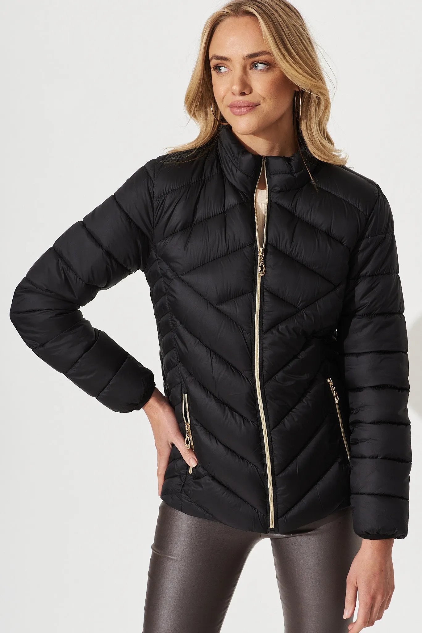 Arvon Puffer Jacket In Black