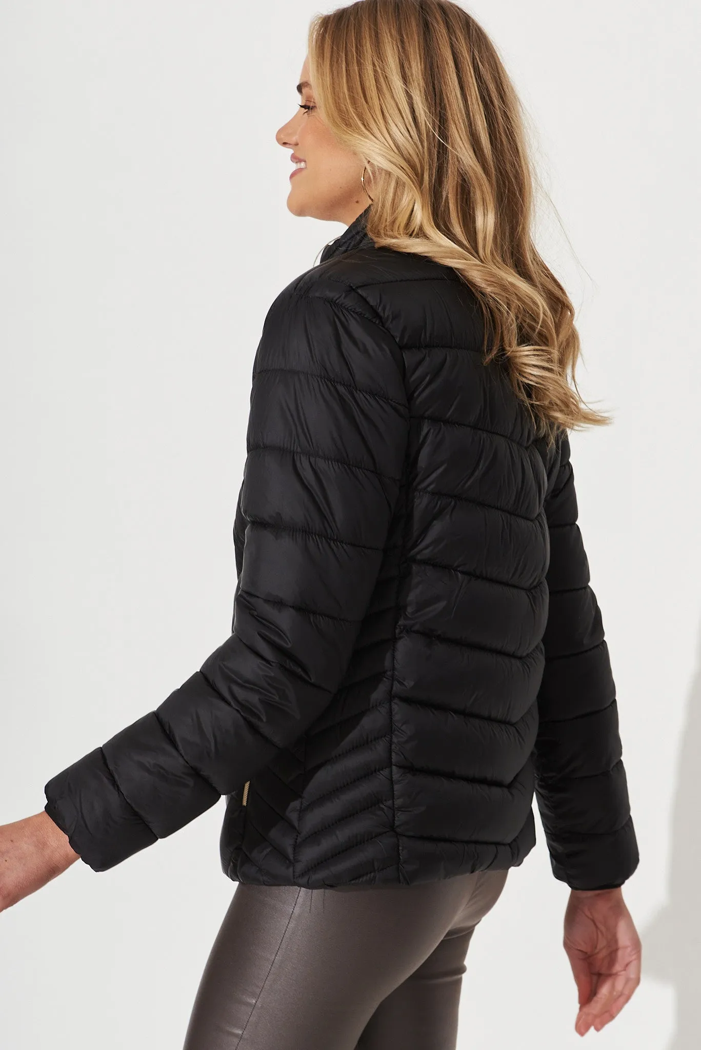 Arvon Puffer Jacket In Black