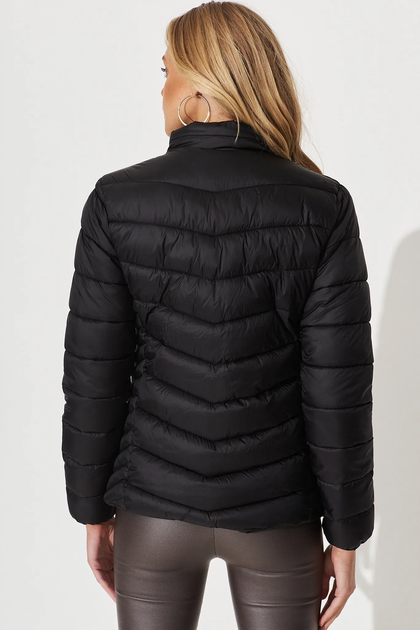 Arvon Puffer Jacket In Black