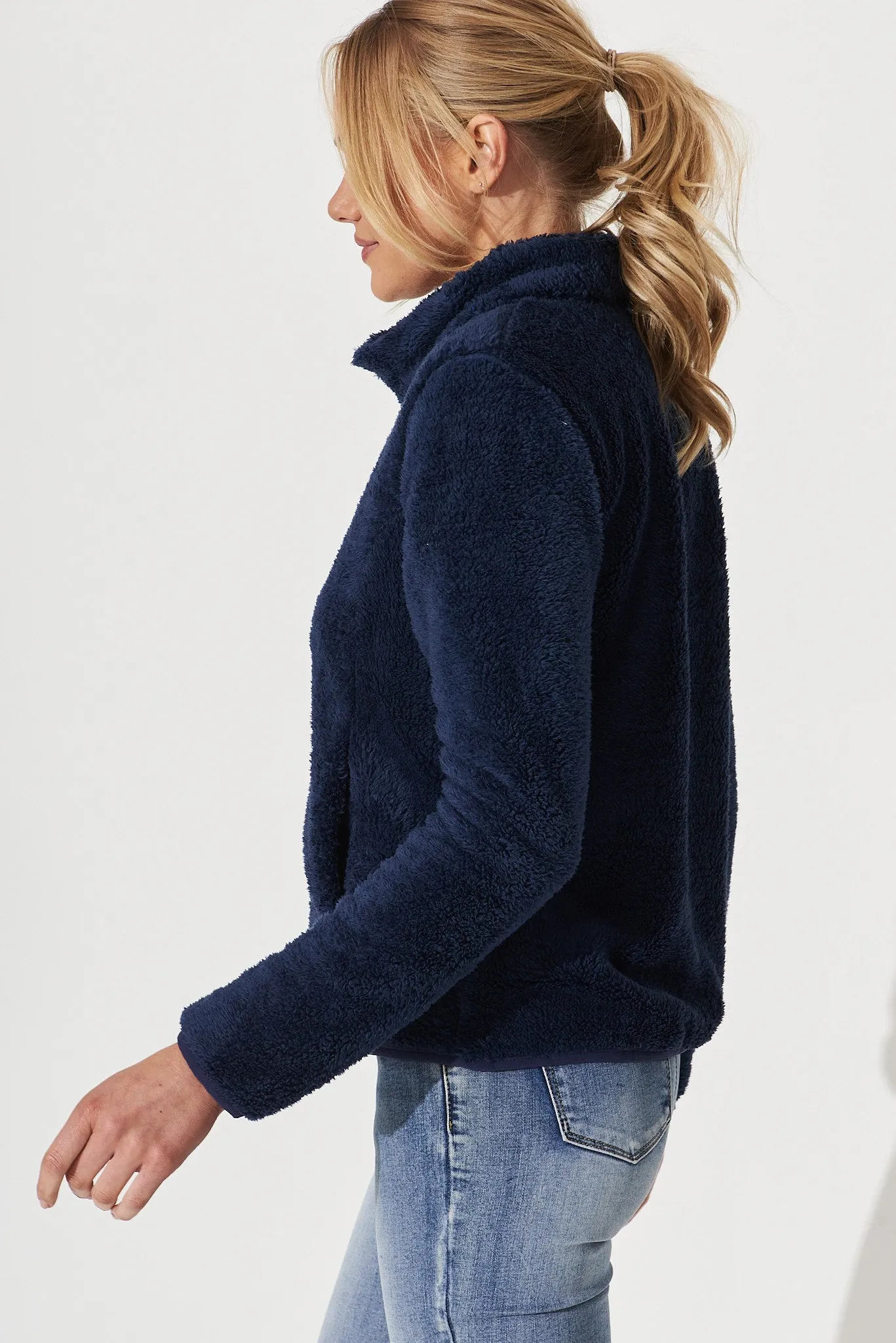 Linea Fluffy Jacket In Navy