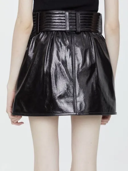 PATENT LEATHER BELTED SHORT SKIRT